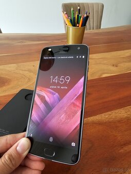 Motorola Moto Z2 Play + Hasselblad True Zoom - 4