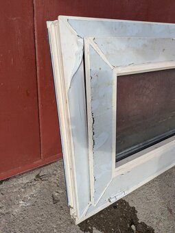 Nepoužité plastové okno 1380x450 mm - 4