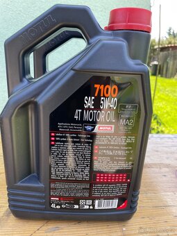 Olej motul - 4