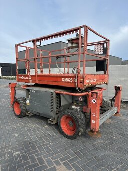 Terénní nůžková plošina SkyJack SJ 6826 RT - 4