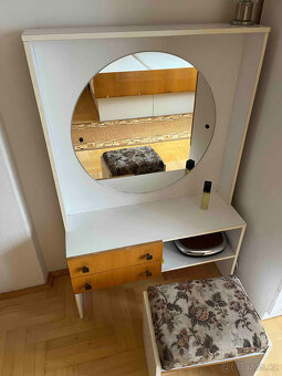 Postel, skříně, toaletní stolek - 4