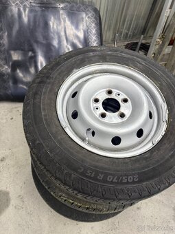 Prodám pneu r15c - 4
