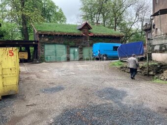 Prodej areálu Dolní Lištná - budova, dílna, garáže.... - 4