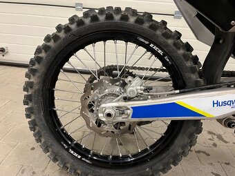 Husqvarna tc 125 heritage 2023 14mth stříkačka - 4