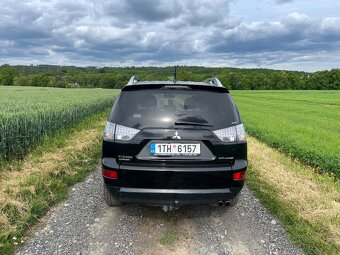 Mitsubishi Outlander - 4