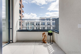 Pronájem moderně zařízeného bytu 1+kk (34,2 m²) s parkováním - 4