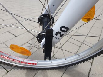 Woom 4 (20") novy v zaruce se stojankem - 4