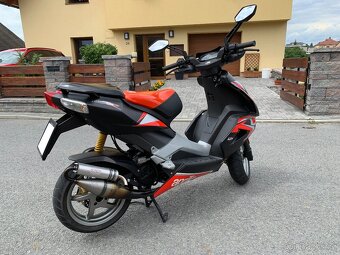Aprilia SR 50 R Factory (2009) - 4