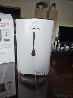 Prodám automatický dávkovač krmiva pro domácí mazlíčky - 4