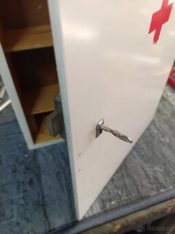 Stará lékárnička na zeď, lékárna - 4