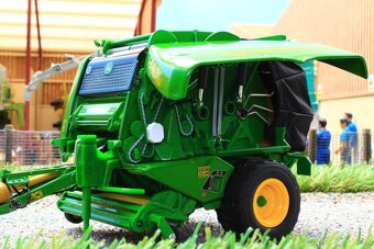 JOHN DEERE 990 MĚŘÍTKO 1:32 WIKING - 4