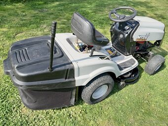 Prodám zahradní traktor MTD, rezervace do zítra dopoledne. - 4