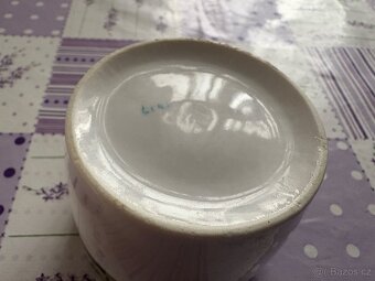 Porcelánové hrnky a talíře - 4