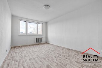 Podnájem zrekonstruovaného a prostorného bytu 1+1, 35 m2, ul - 4