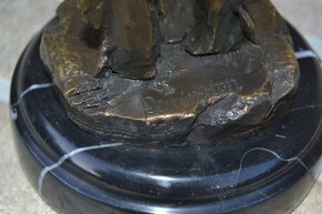 Bronzová socha - INDIÁN - INDIÁNSKÝ NÁČELNÍK - 4