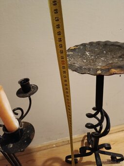 Dva černé svícny - 4