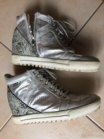 Obuv botasky celokožené stříbrné kotníčkové vel.39 - 4
