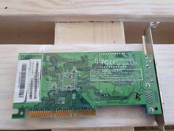 Ati Radeon 7000 - 64MB (rok 2001) - 4