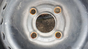 4ks plechové kola R13 rozteč 4x100  s pneu 165/70/13 - 4