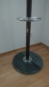 Věšák - 4