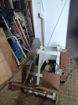 Cirkulárka s výklopným košem a hoblovkou. - 4