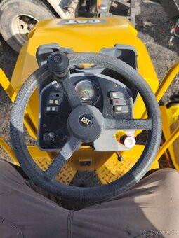 Vibrační válec cat - 4