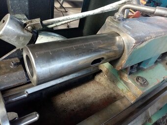 Soustruh SUI 40/1000 - 4