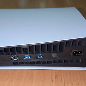 PS5 Slim 1TB verzia s mechanikou + 2x DualShock ovládač - 4