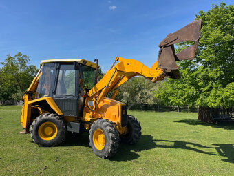Kolový Bagr JCB 2CX - 4
