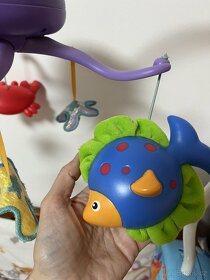 SLEVA Kolotoč nad postýlku Fisher Price - 4