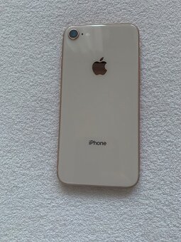 iPhone 8 + 5 obalů - 4