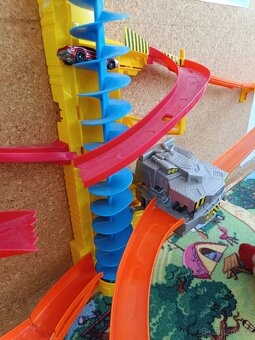 Hot wheels jízda po zdi, demoliční propadliště - 4