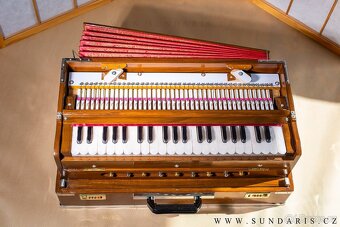 Indické harmonium přenosné 3,5 oktávy skvělý stav - 4