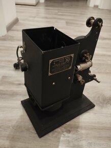 Dvě historické promítačky - 4