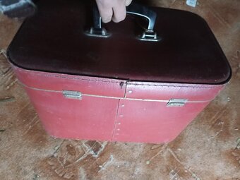 Starý kufr- bedna s klíčem - 4