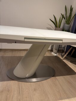 Prodám jídelní stůl - 4