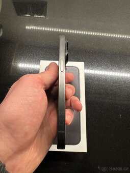 Apple iPhone 15 PRO - 4