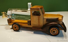 Dřevěné auto se slivovicí-hnědé - 4