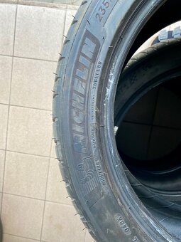 4 letní téměř nové pneu - Michelin Pilot Sport4 235/45 CR 18 - 4