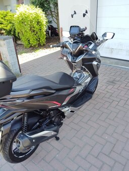 Honda Forza 300 (NF08) r.v 2019-TOP stav,včetně doplňků - 4