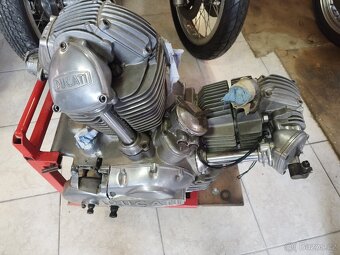 DUCATI 750 GT - 4
