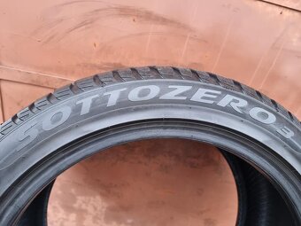 Zimní Pirelli 235/45/18 - 4