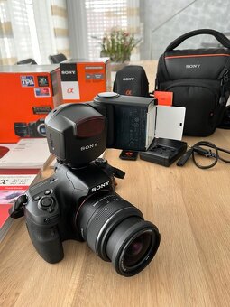Sony A57 s příslušenstvím - 4