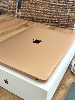 MacBook Air 13” (2020) – Rose Gold – TOP STAV - 4