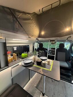 Obytná dodávka Ford Custom, výborný stav, najeto 14700km - 4