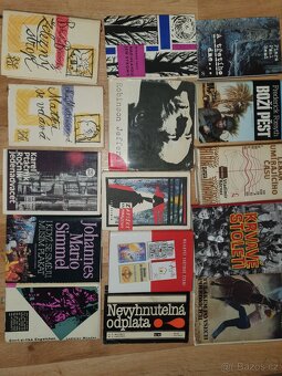 Set více než 150 knih - 4