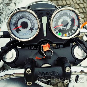 BENELLI - IMPERIALE 400 - STŘÍBRNÁ - PŘEDVÁDĚCÍ - 4