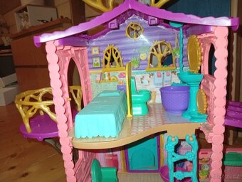 Jelení dům + doplňky pro panenky - 4