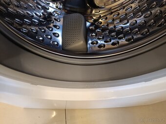 Úzká pračka Bosch serie 6, top stav - 4