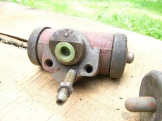 brzdové válečky UAZ - 4